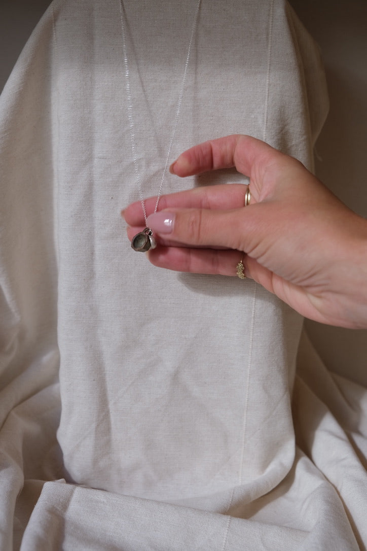 Ketting met keramieken kopje en koffieboontje I