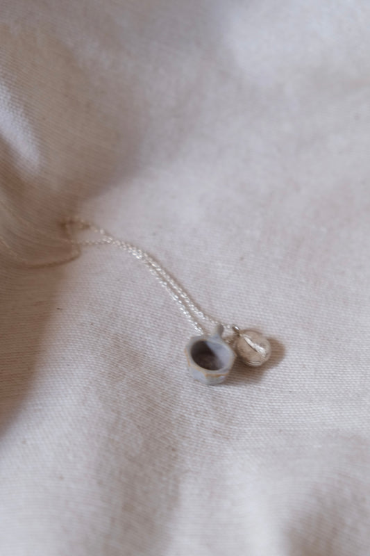 Ketting met keramieken kopje en koffieboontje IV