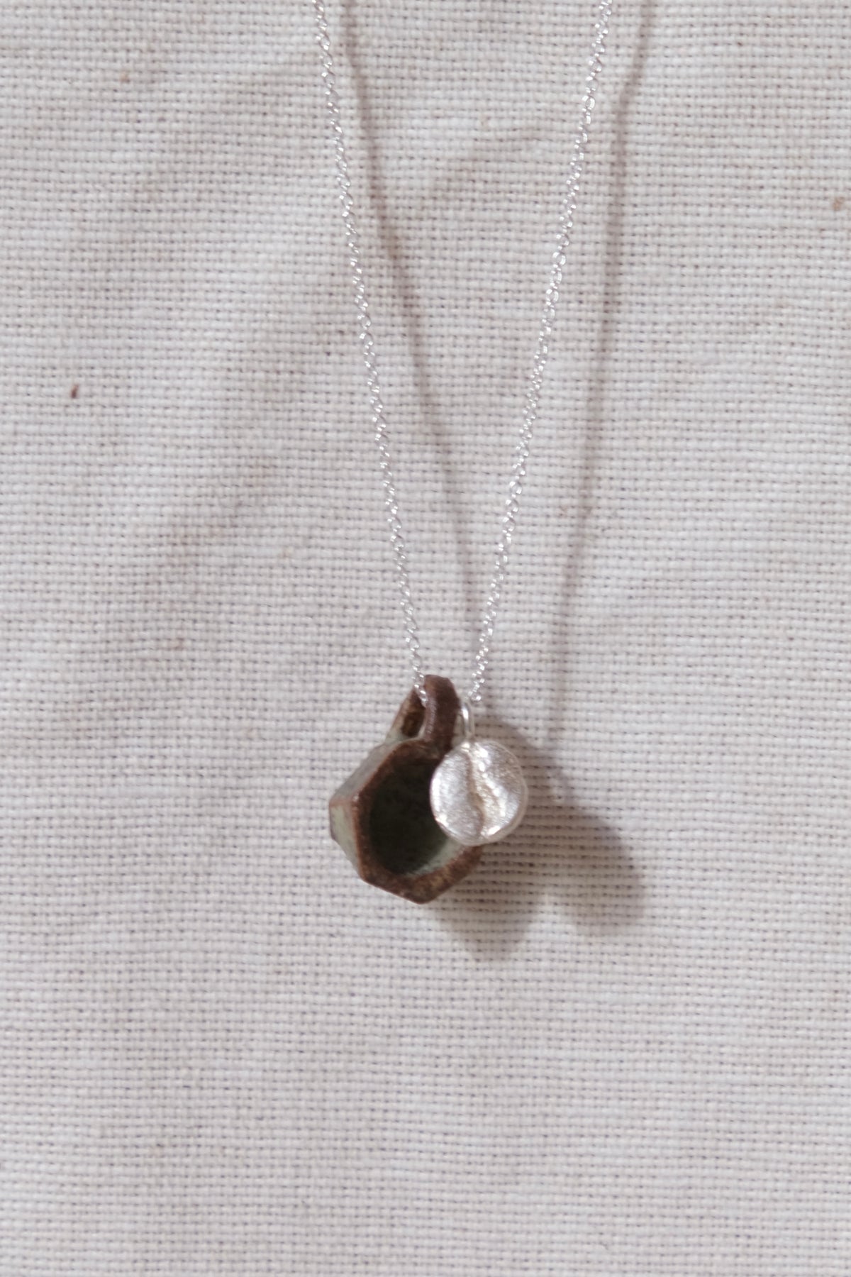 Ketting met keramieken kopje en koffieboontje I