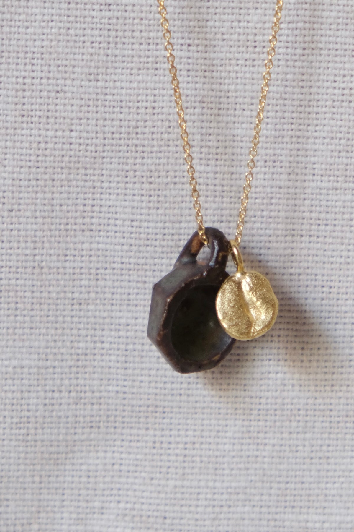 Ketting met keramieken kopje en koffieboontje II