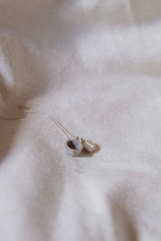 Ketting met keramieken kopje en koffieboontje IV