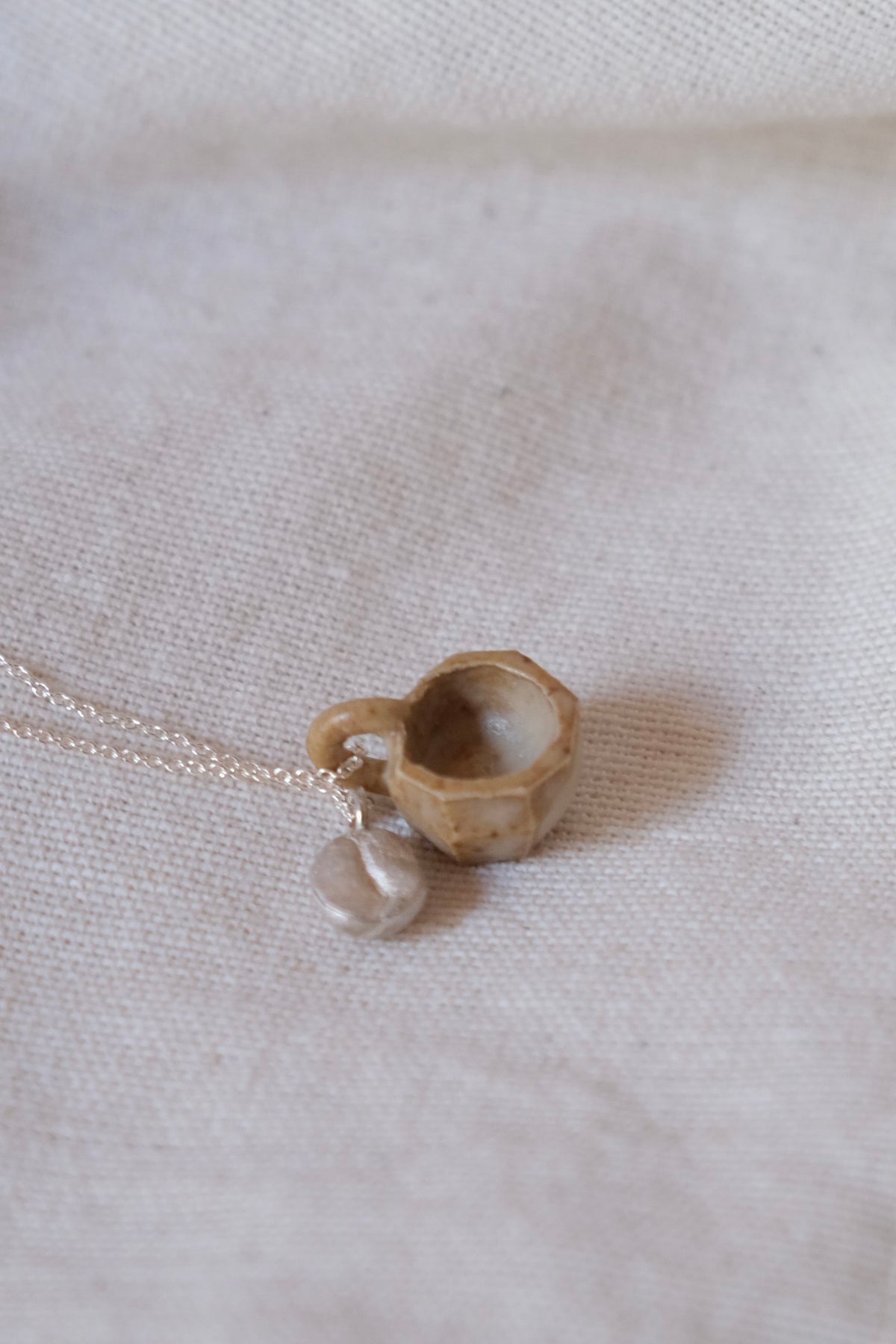 Ketting met keramieken kopje en koffieboontje V