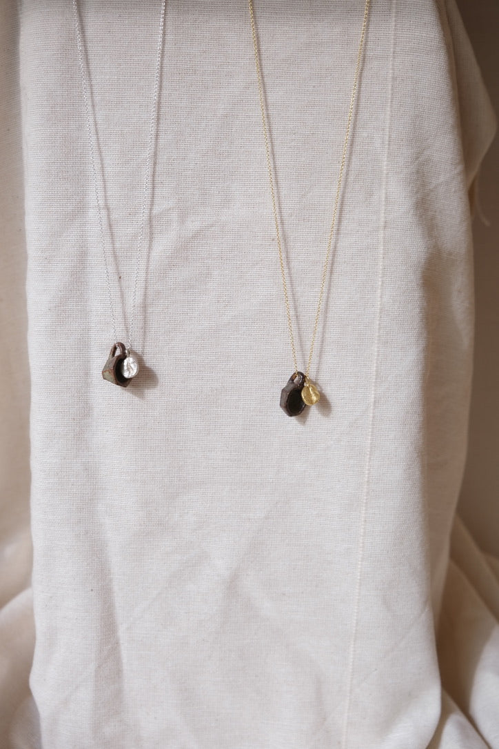 Ketting met keramieken kopje en koffieboontje II